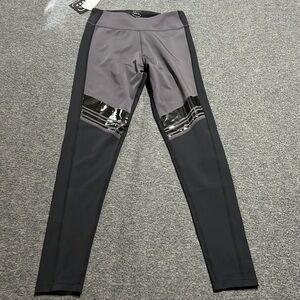 Leggings by NYLORA‎